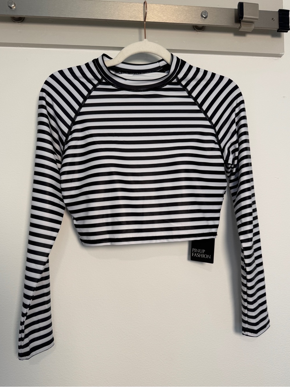 Women's Black & White Striped Long Sleeve Crop Swim Top Built in Bra Small New
